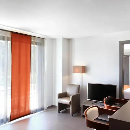 Aparthotel Seventeen 4*
