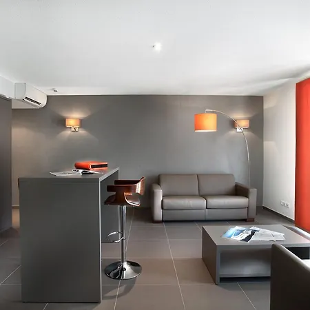 Aparthotel Seventeen 4*