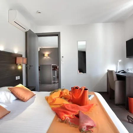 Seventeen Aparthotel