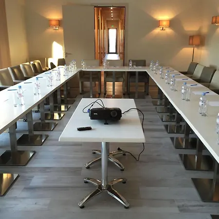 Seventeen Aparthotel 4*